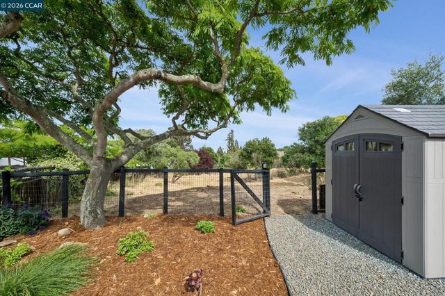 203 Radnor Court, Benicia, CA 94510