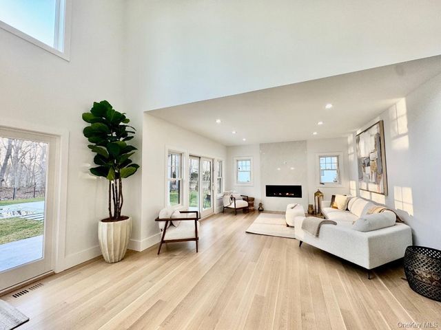 69 Jagger Lane, Westhampton, NY 11977