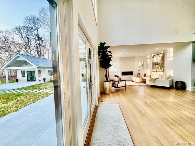 69 Jagger Lane, Westhampton, NY 11977