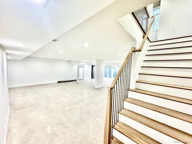 69 Jagger Lane, Westhampton, NY 11977