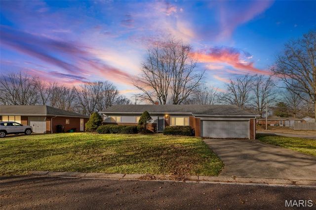 125 Chevy Chase Drive, Belleville, IL 62223