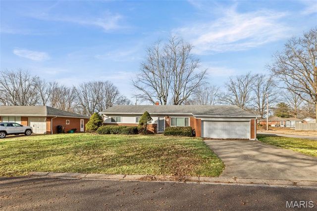 125 Chevy Chase Drive, Belleville, IL 62223