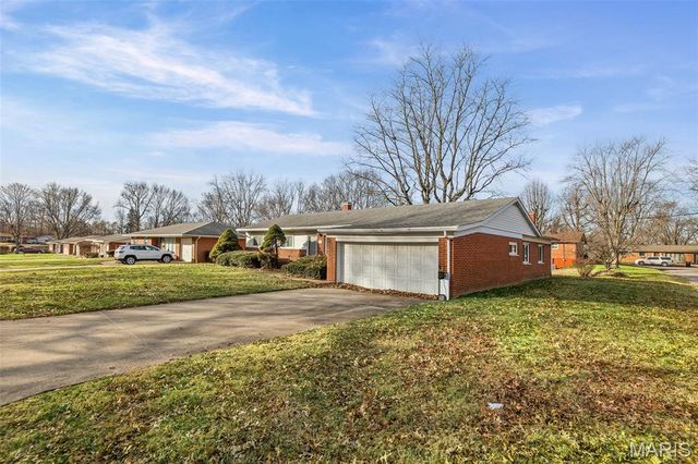 125 Chevy Chase Drive, Belleville, IL 62223