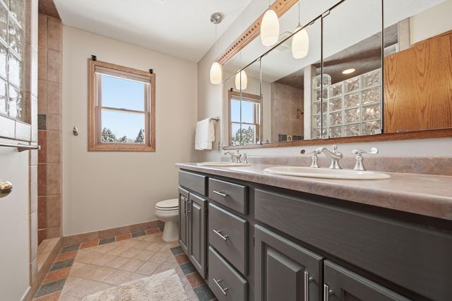 518 Pamela Lane, Hudson, WI 54016