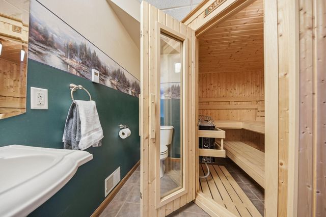 518 Pamela Lane, Hudson, WI 54016