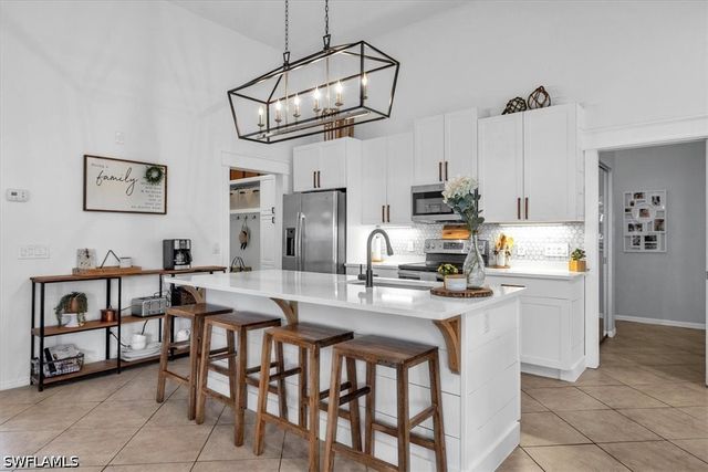 488 Henley DR, Naples, FL 34104