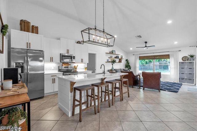 488 Henley DR, Naples, FL 34104