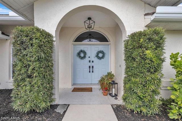 488 Henley DR, Naples, FL 34104