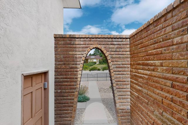 12110 Princess Jeanne Avenue NE, Albuquerque, NM 87112