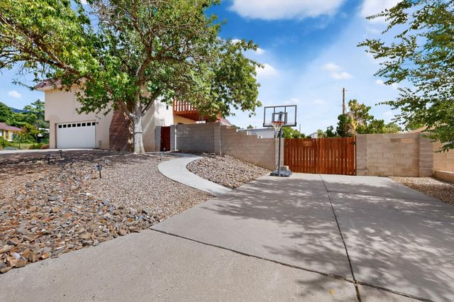12110 Princess Jeanne Avenue NE, Albuquerque, NM 87112