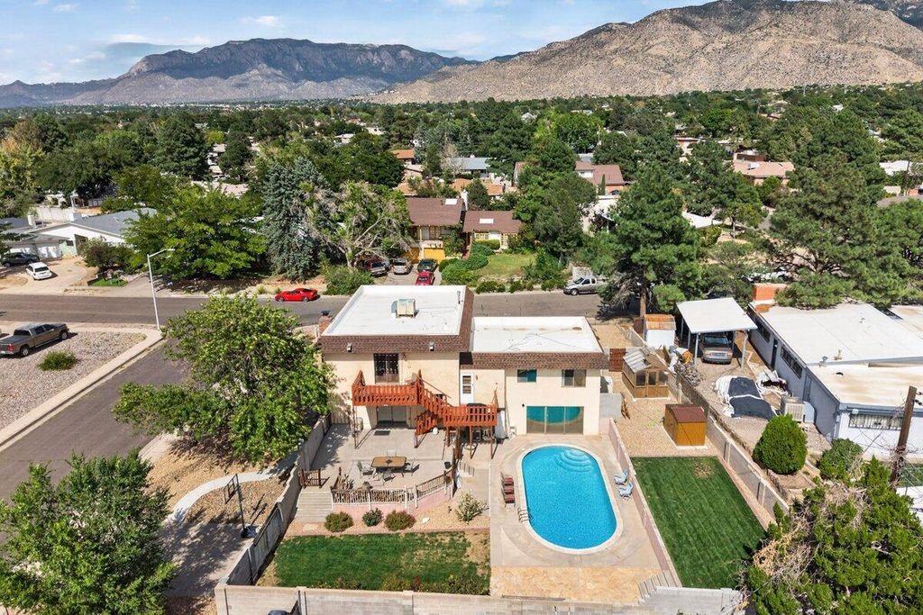 12110 Princess Jeanne Avenue NE, Albuquerque, NM 87112