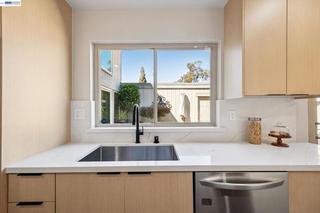 3430 Camanoe Ln, Alameda, CA 94502