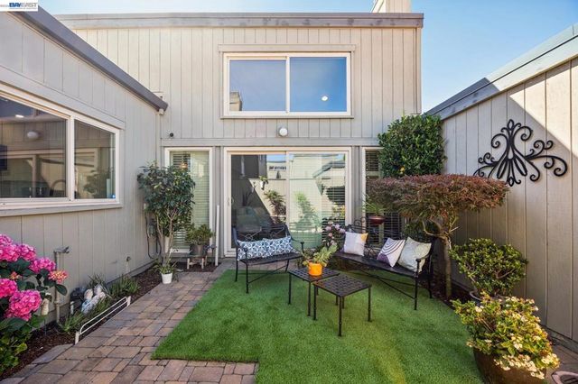 3430 Camanoe Ln, Alameda, CA 94502