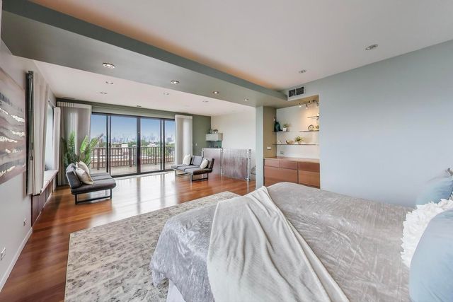 2401 W OHIO Street 31, Chicago, IL 60612