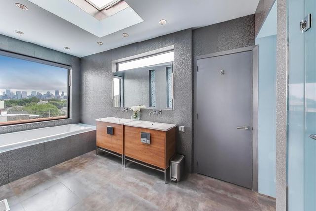 2401 W OHIO Street 31, Chicago, IL 60612