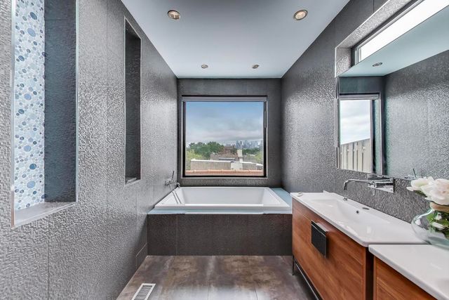 2401 W OHIO Street 31, Chicago, IL 60612