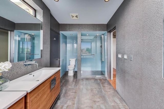 2401 W OHIO Street 31, Chicago, IL 60612