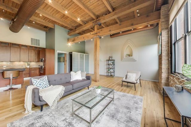 2401 W OHIO Street 31, Chicago, IL 60612