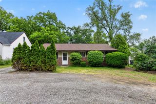 271 S Williams Lake Road, Waterford Charter Township, MI 48327