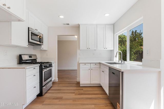 2332 Hampton Avenue, Simi Valley, CA 93063