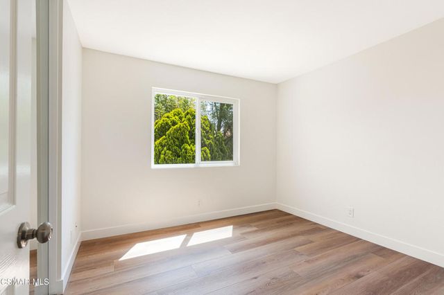 2332 Hampton Avenue, Simi Valley, CA 93063