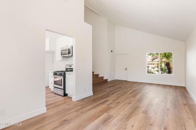 2332 Hampton Avenue, Simi Valley, CA 93063