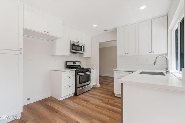 2332 Hampton Avenue, Simi Valley, CA 93063