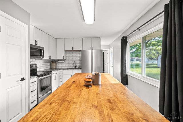 502 Cranewood Dr, Trenton, OH 45067