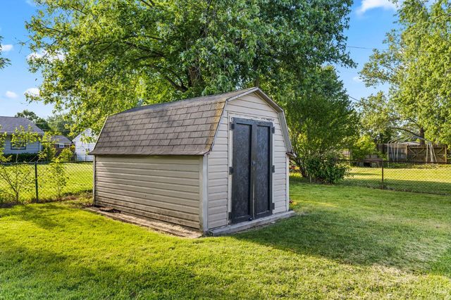 502 Cranewood Dr, Trenton, OH 45067