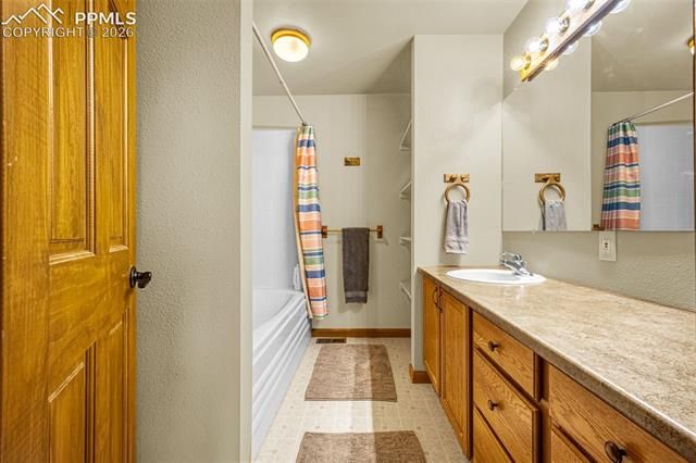 143 Ring Road, Guffey, CO 80820