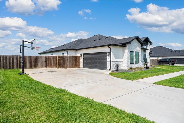734 Buffalo Creek Dr, Corpus Christi, TX 78415