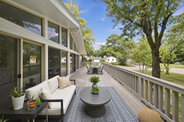 1117 Barberry Court, Downers Grove, IL 60515