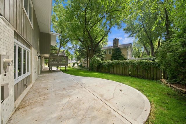 1117 Barberry Court, Downers Grove, IL 60515