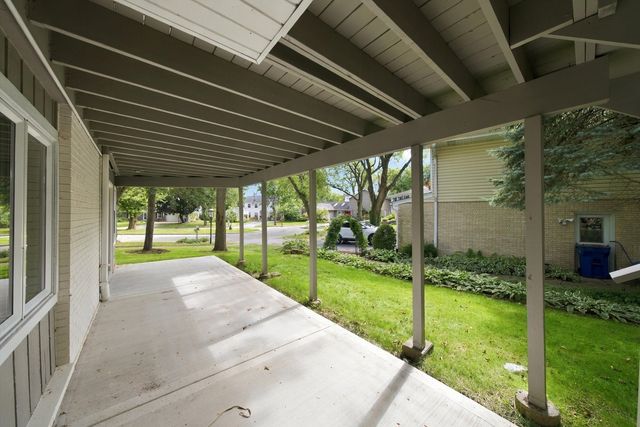 1117 Barberry Court, Downers Grove, IL 60515