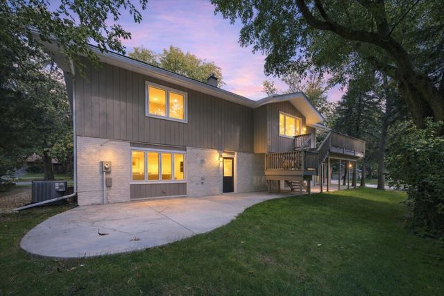 1117 Barberry Court, Downers Grove, IL 60515