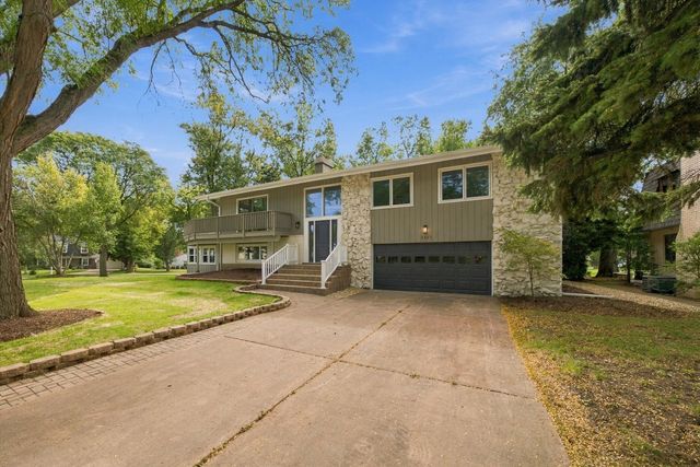 1117 Barberry Court, Downers Grove, IL 60515