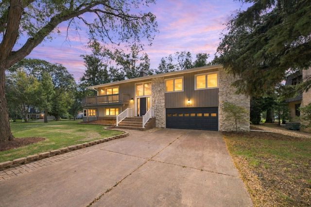 1117 Barberry Court, Downers Grove, IL 60515