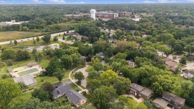 1117 Barberry Court, Downers Grove, IL 60515