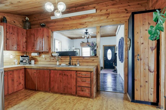 313 MILL ST, Lead, SD 57754