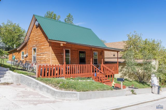 313 MILL ST, Lead, SD 57754