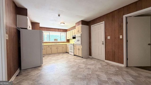 1664 Barrett Drive NW, Atlanta, GA 30318