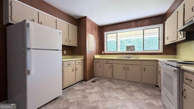 1664 Barrett Drive NW, Atlanta, GA 30318