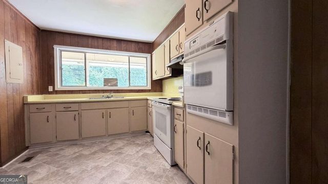 1664 Barrett Drive NW, Atlanta, GA 30318