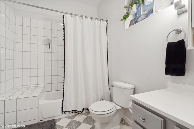 733 N Noble Street 3F, Chicago, IL 60642