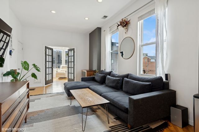 733 N Noble Street 3F, Chicago, IL 60642