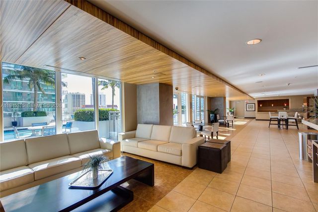 60 SW 13 st 5012, Miami, FL 33130