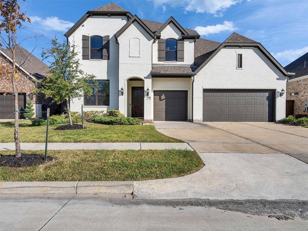 913 Goose Creek Street, Webster, TX 77598