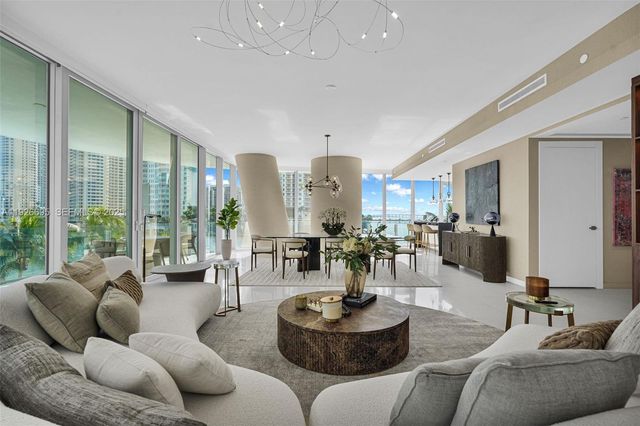 300 Biscayne Boulevard Way 301E, Miami, FL 33131