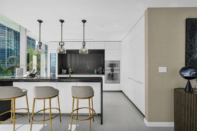 300 Biscayne Boulevard Way 301E, Miami, FL 33131