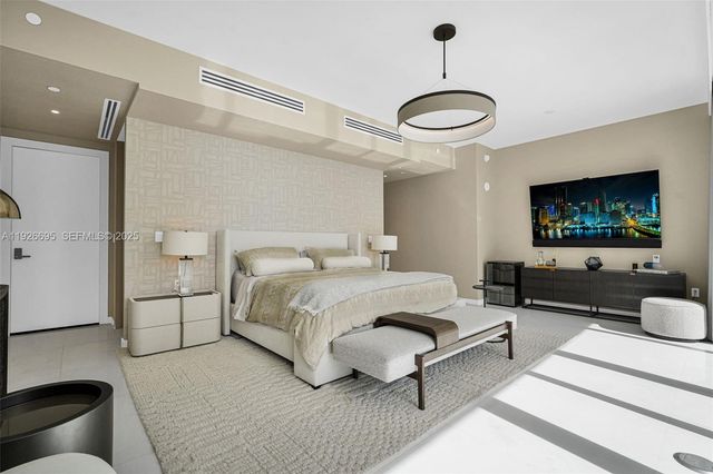 300 Biscayne Boulevard Way 301E, Miami, FL 33131